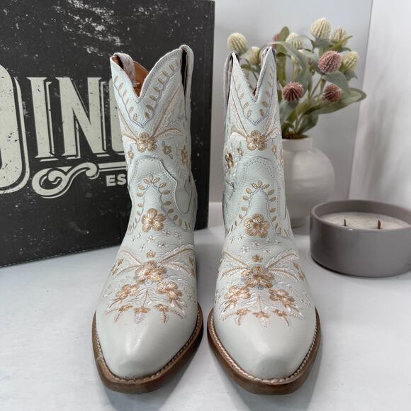 Dingo Primrose Embroidered Floral Western Leather Ankle Booties White Women 9.5M - Picture 2 of 11